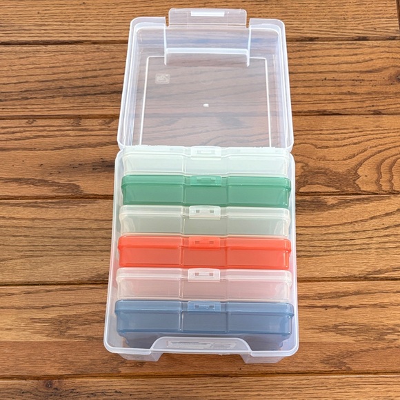 Iris 6 Case Photo and Craft Keeper - Picture 2 of 11